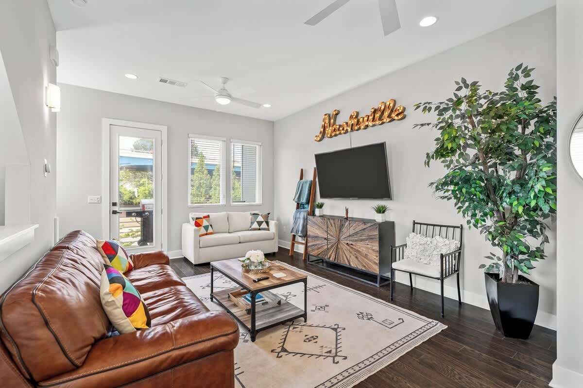 Rooftop Townhouse W/ Game Room, 2 Mi To Downtown - Nashville, TN