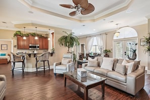 Smart TV, fireplace - đŹDestiny East Luxury Home~Golf Cart~Close to the Beach~Five O'Clock SomewheređŹ (Destin)