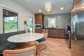 Fridge, microwave, oven, stovetop - Luxe | Hot Tub | Firepit | Heat Floors | EV | Walk2Matthews (Matthews)