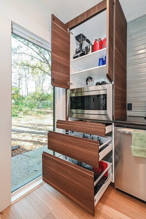 Fridge, microwave, oven, stovetop - Luxe | Hot Tub | Firepit | Heat Floors | EV | Walk2Matthews (Matthews)