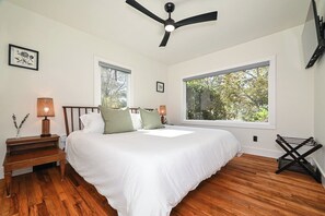 2 habitaciones, escritorio, tabla de planchar con plancha y wifi gratis 