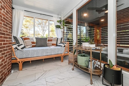 Luxe | Hot Tub | Firepit | Heat Floors | EV | Walk2Matthews