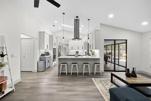 Fridge, microwave, oven, stovetop - The Sensation Port Charlotte (Port Charlotte)