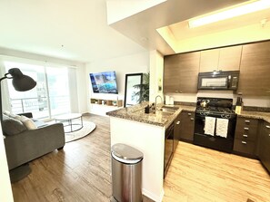 Refrigerador, microondas, horno, placa de cocina