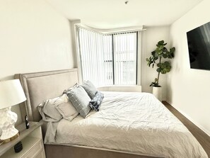 1 bedroom, iron/ironing board, free WiFi, bed sheets - Sunnyside Up! Gorgeous Pool View with Balcony (Marina del Rey)