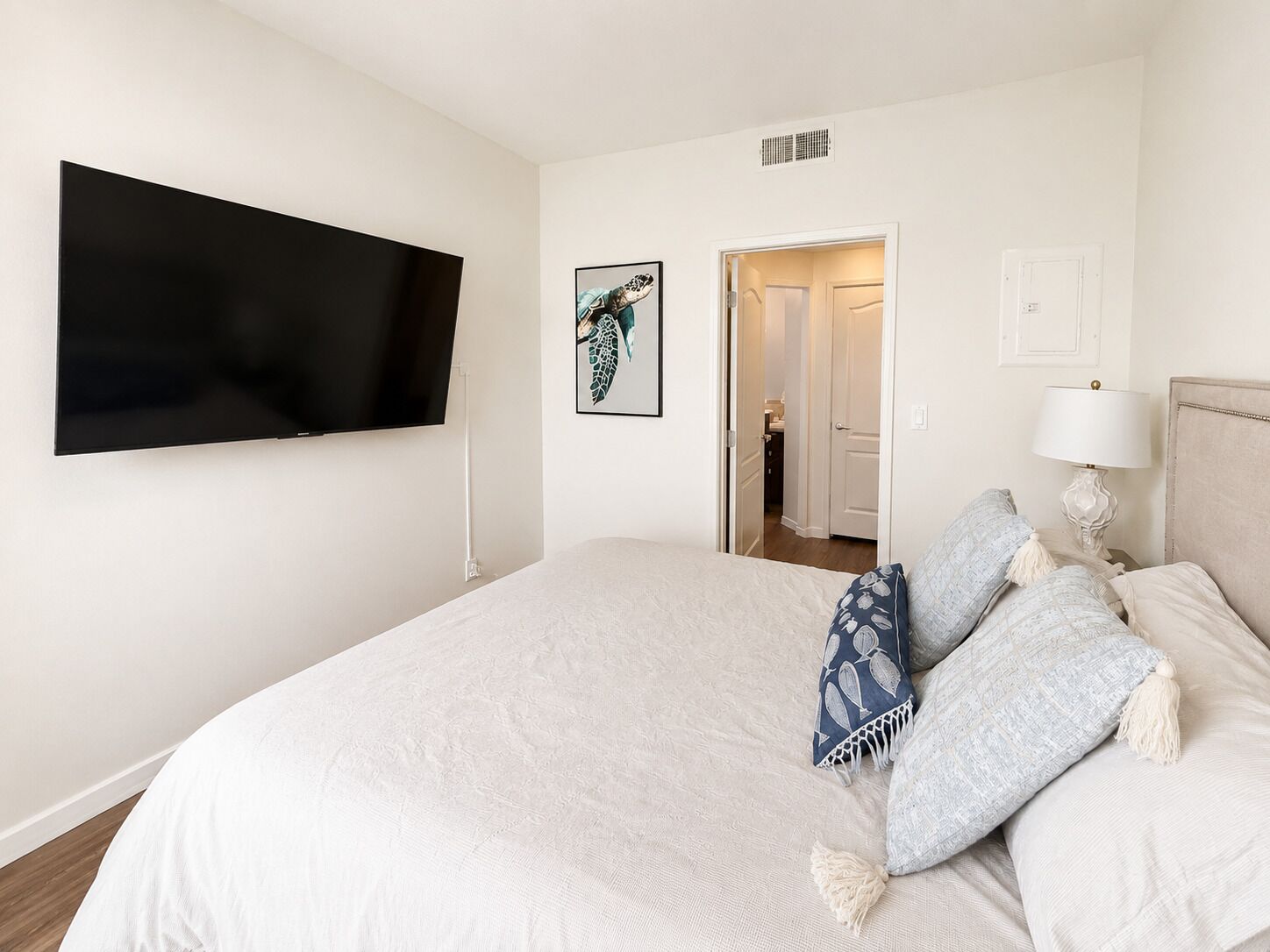 1 slaapkamer, een strijkplank/strijkijzer, gratis wifi, beddengoed