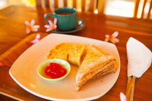 Free daily local cuisine breakfast - Dayuh House (Penida Island)
