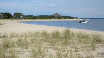 Chaises longues, serviettes de plage