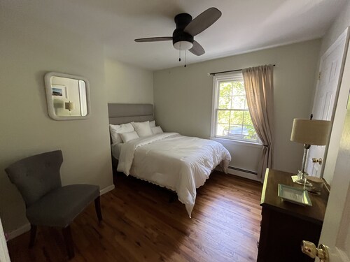  Enjoy all seasons in this beautiful North Fork Cottage perfectly located! 