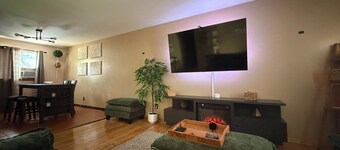 Stylish Great Lakes Getaway • 4 Min to Navy Base • Family-Friendly 2BR