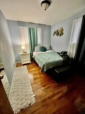 2 chambres, fer et planche à repasser, Wi-Fi gratuit, draps fournis