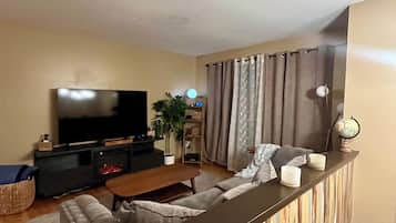 TV connectée, médiathèque, vidéothèque, chaîne hi-fi