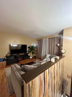 Smart TV, music library, video library, stereo