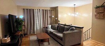 Comfortable 2 bedroom house near Great Lakes Navy Base ideal for families 
