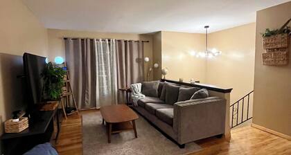 Comfortable 2 bedroom house near Great Lakes Navy Base ideal for families