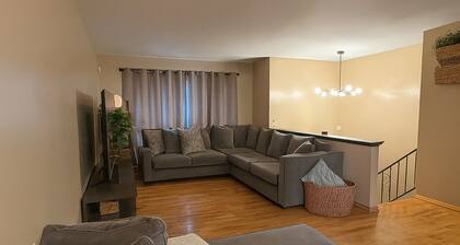 Comfortable 2 bedroom house near Great Lakes Navy Base ideal for families