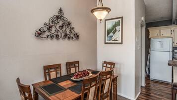 Condo, Multiple Beds, Balcony, Mountain View | Dining