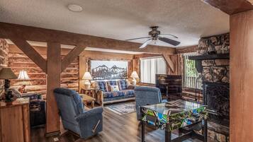 Condo, Multiple Beds, Balcony, Mountain View | Interior