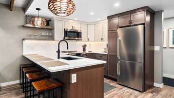 Batterie de cuisine, vaisselle et ustensiles