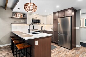 Cookware/dishes/utensils