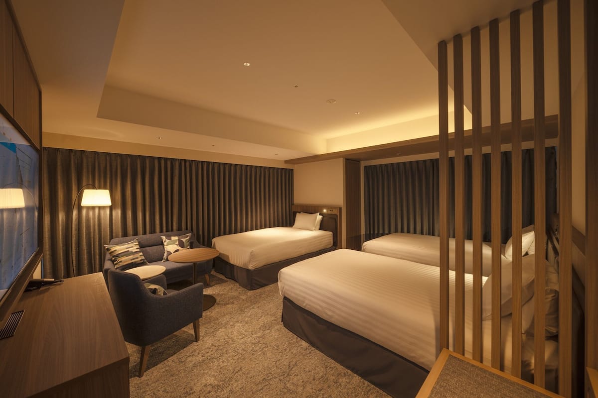 Camera tripla, non fumatori, accesso al Club Lounge | Biancheria da letto di alta qualità, copriletto in piuma