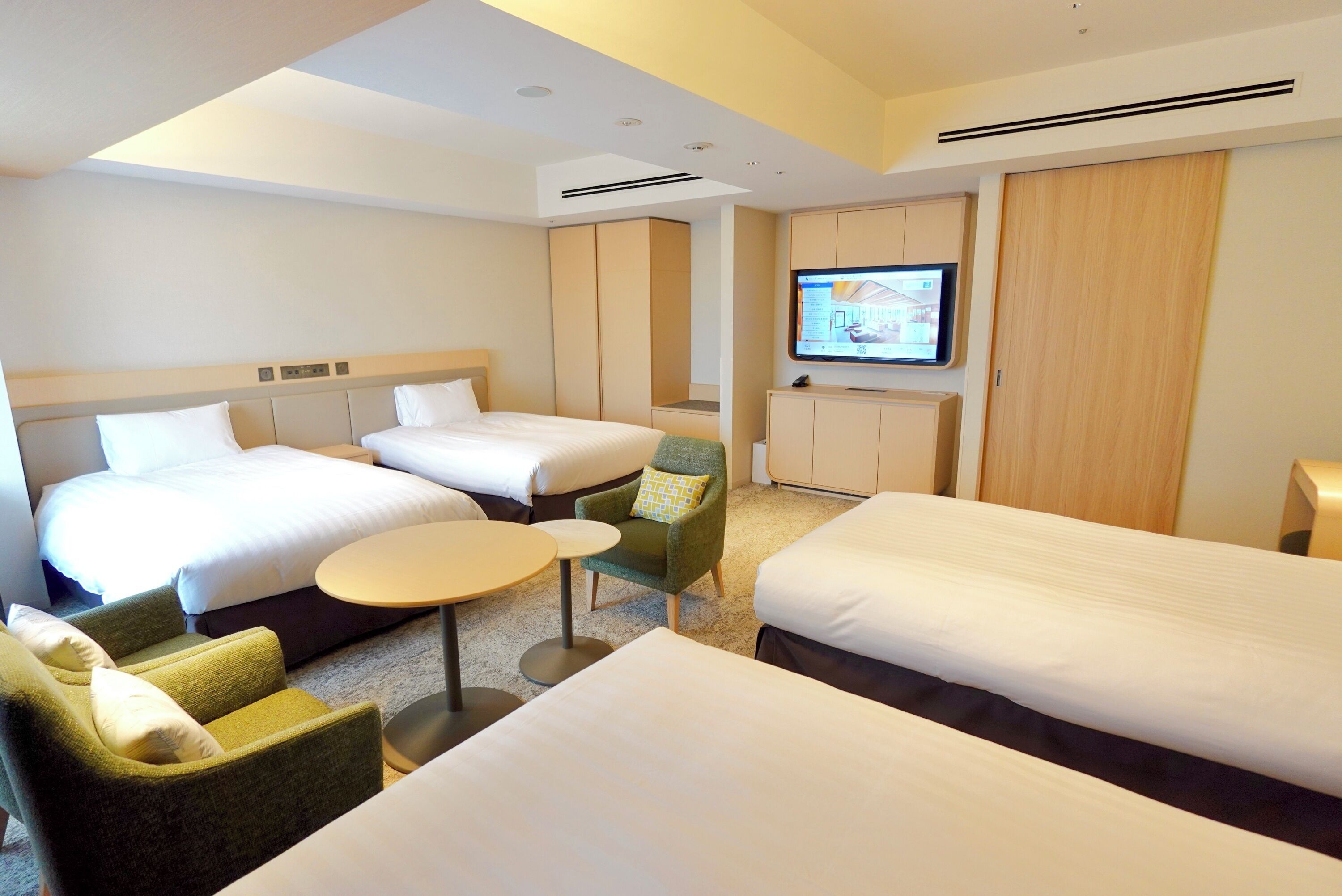 Premium bedding, down duvets, in-room safe, blackout curtains