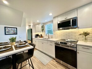 KĂŒhlschrank, Mikrowelle, Ofen, Herdplatte