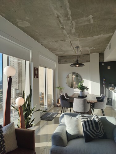Tulum Vibes Midtown. 2BED 2.5BATH Free Parking Spot