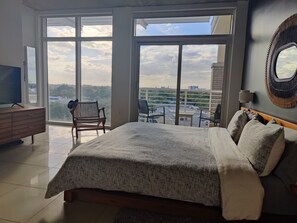 2 Schlafzimmer, Schreibtisch, Bügeleisen/Bügelbrett, Reisekinderbett
