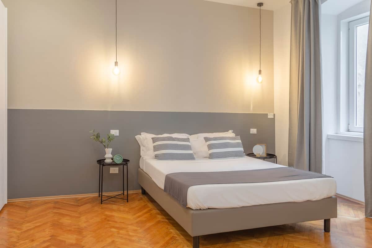 1 habitación, ropa de cama de alta calidad y escritorio