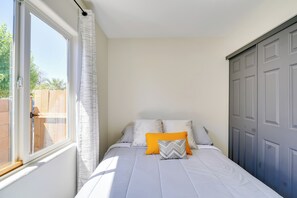 4 habitaciones, tabla de planchar con plancha, internet y ropa de cama 