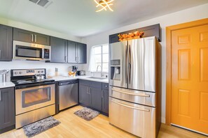 Refrigerador, microondas, parrilla de estufa y lavavajillas 