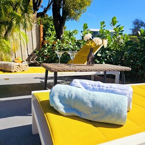 Property grounds - 10 minutes to the beach, Cozy Family Stay · Near everything · Free Parking (Oakland Park)