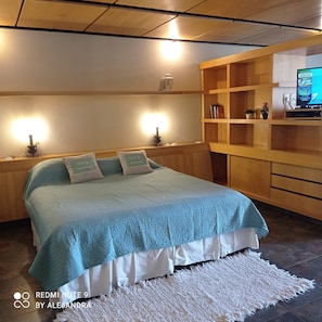 1 bedroom, travel cot, WiFi, bed sheets