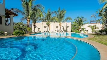 6 piscinas al aire libre