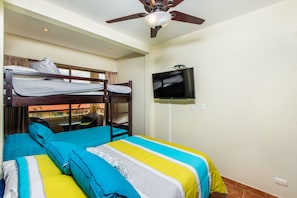Căn hộ cơ bản | 2 phòng ngủ, két bảo mật tại phòng, trang trí khác biệt