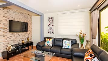 Apartment | Ruang tamu | 42 inci sebuah televisyen pintar dengan kabel, Netflix