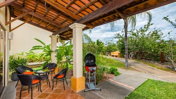 Basic Apartment | Terrace/patio