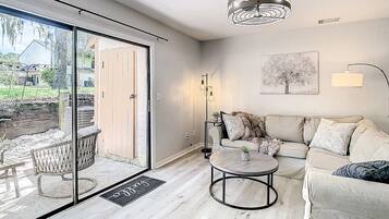 Een smart-tv en een kantoor