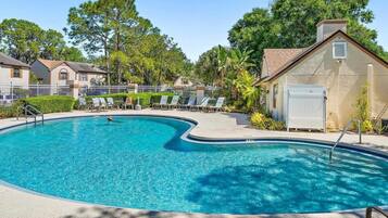 Een verwarmd zwembad