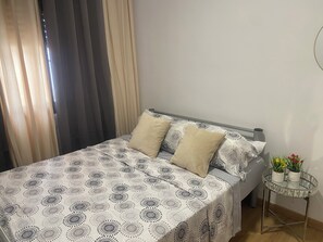 2 slaapkamers, een strijkplank/strijkijzer, gratis wifi, beddengoed