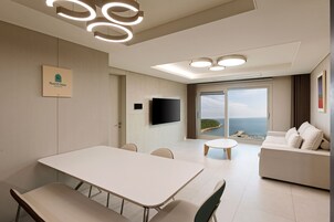 TERRACE SUITE 3 BEDROOMS, Ocean View | Premium bedding, Select Comfort beds, individually decorated