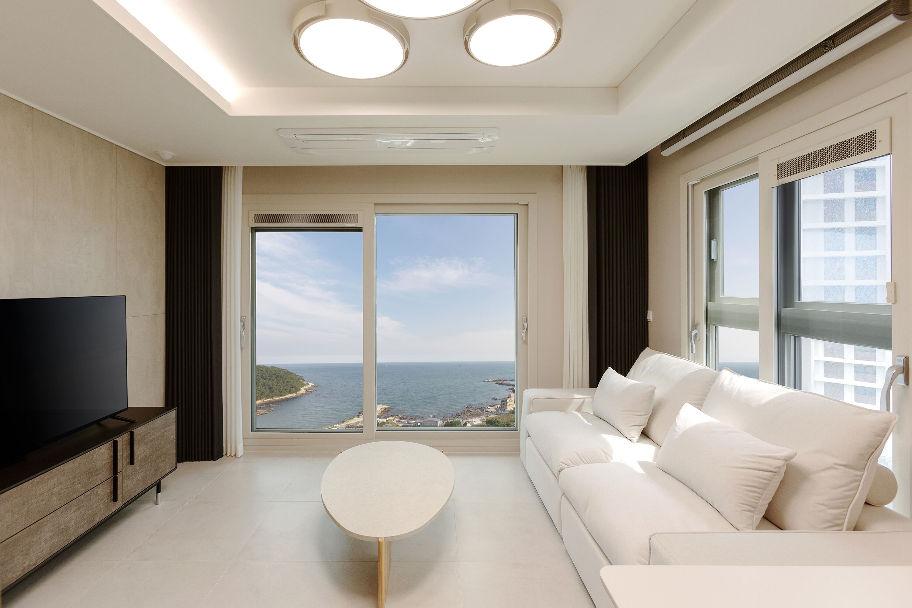 케이블 채널 시청이 가능한 55인치 평면 TV, 바닥 난방/온돌