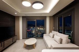 55-inch flat-screen TV with cable channels, heated floors