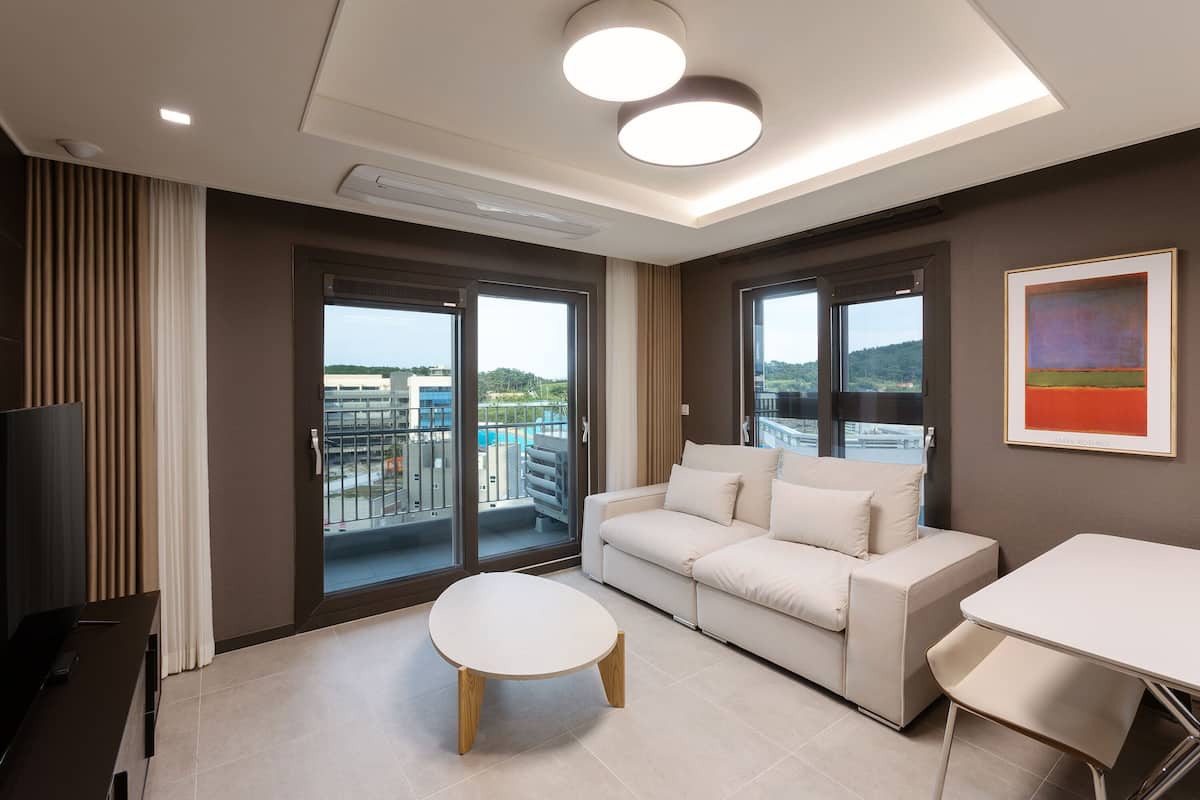 高級寢具、Select Comfort 床墊、遮光布/窗簾、免費無線上網