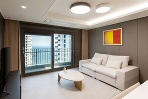 Televisión de pantalla plana, piso con calefacción