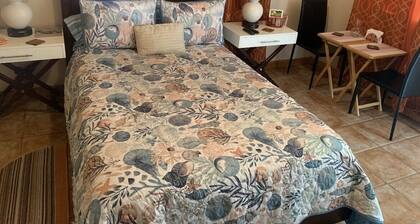 Cozy one bedroom 5 minutes from the beach