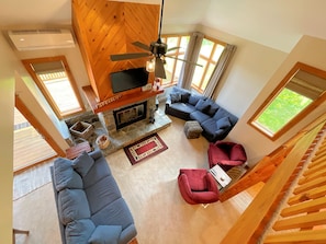 Living area - 3 Luxurious Levels of Living at this Bromley Willows Townhouse (Peru)