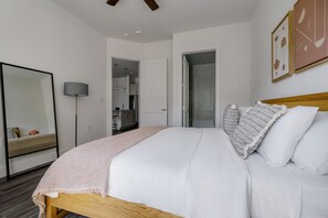 2 habitaciones, tabla de planchar con plancha, wifi y ropa de cama