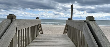 Beach nearby, sun-loungers, beach towels